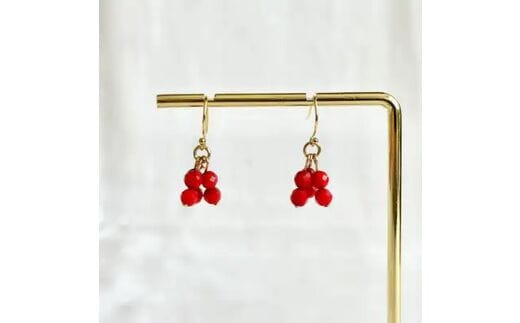 レッドコーラル・赤珊瑚 フックピアス (Silver925 18KGP仕上げ) ／ Maco アクセサリー シルバー ヘアライン加工 プレゼント 奈良県 田原本町