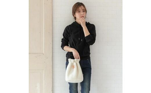 【0732-1】南フランスの大自然が育てた！メリノウールボア巾着バッグ