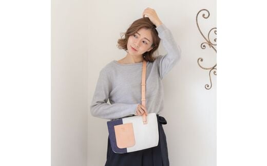 【0887-1】斬新なバイカラーが新鮮！ 帆布ショルダーバッグ ブルー