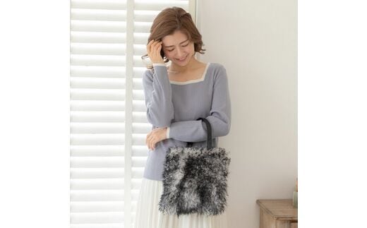 【0885-1】くるくる可愛い！チベットラム手提げバッグ グレー×ブラック