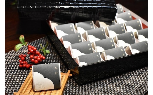 高級南高梅邑咲(昆布旨味） 個包装20粒入 紀州塗箱 網代模様仕上げ 【SW92】