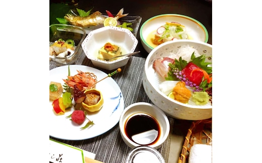 Z6125_創業86年 昭和初期の料理旅館 ペア 宿泊券 1泊2食付き 「ふぐプラン」 2名様