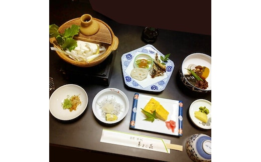 Z6128_創業86年 昭和初期の料理旅館 ペア 宿泊券 1泊朝食付き 2名様