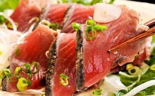 【串本町×北山村】黄金藁焼き一本釣り戻り鰹タタキ 1kgと藻塩(5パック)のセット【1か月以内に発送】 かつおのたたき カツオタタキ わら焼き【nks102A】