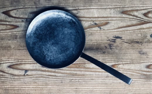 鍛鉄のフライパン「鍛月」セット【調理器具 手作り アウトドア キャンプ キッチン用品 料理 セット フライパン 鍋敷き たわし バッグ 和紙 IH対応 使いやすい 受注生産 島根県 安来市】