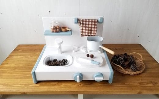 おもちゃ 木製 木のおままごとキッチン 卓上（背面あり） しろ色×そら色 1歳 2歳 3歳 ウッディ 日用品 雑貨 玩具 安心 安全 男の子 女の子 日用品 雑貨 玩具 安心 安全 子ども キッズ 木 木製おもちゃ ナチュラル 誕生日 プレゼント お祝い 七五三 バースデー 香川県 丸亀市