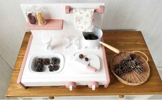 おもちゃ 木製 木のおままごとキッチン 卓上（背面あり） しろ色×ぴんく色 1歳 2歳 3歳 ウッディ 日用品 雑貨 玩具 安心 安全 男の子 女の子 日用品 雑貨 玩具 安心 安全 子ども キッズ 木 木製おもちゃ ナチュラル 誕生日 プレゼント お祝い 七五三 バースデー 香川県 丸亀市
