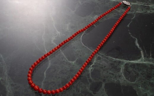 kn012赤サンゴ丸玉 ネックレス（ケース付）