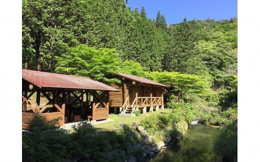 【 大自然で深呼吸 】 四万十源流の里 宿泊券 ( 12名用 バンガロー 1棟貸 ) 高知 四万十 源流 宿泊 観光 自然 チケット 旅行券