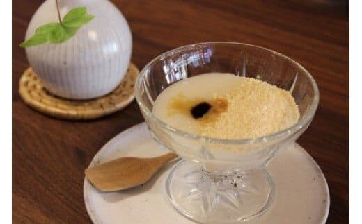 「ふわっ!!と、トロ～リ食感」清流四万十川の無添加くず餅と四万十大豆を使った豆乳プリン ／Mkk-18
