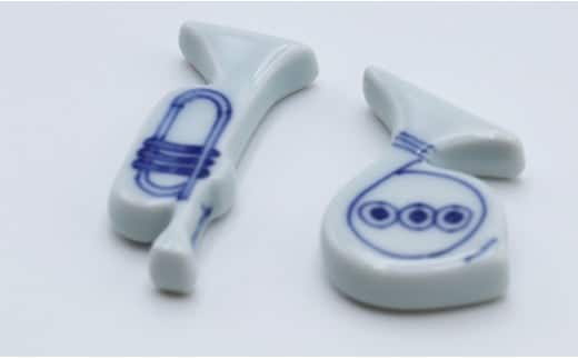 ハーモニー トランペットとホルンの箸置 しん窯・青花 A15-351