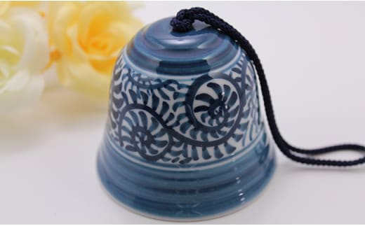 有田焼風鈴 たこ唐草紋様 【二宮閑山】 夏 音色 ふうりん 磁器風鈴 プレゼント贈り物 A12-204