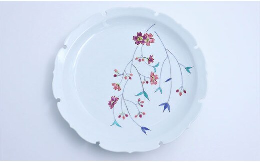 有田焼 雪輪皿22cm しだれ桜文【赤絵白磁硯処 雪月花】食器 うつわ 器 磁器 陶磁器 皿 飾り皿 プレート メインプレート 雪輪皿 雪輪 花 桜 さくら 手描き A45-323