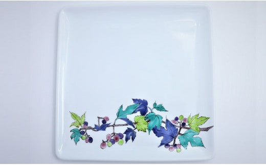 有田焼 角平皿22cm 野葡萄文【赤絵白磁硯処 雪月花】食器 うつわ 器 磁器 陶磁器 皿 飾り皿 プレート メインプレート 角平皿 角皿 植物 葡萄 ぶどう ブドウ 手描き A85-30