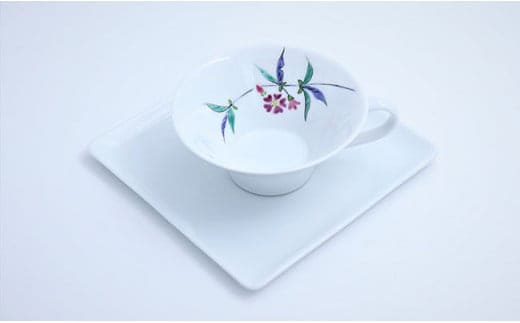 有田焼 ティーカップ＆ソーサ 山桜文【赤絵白磁硯処 雪月花】食器 うつわ 器 磁器 陶磁器 コップ カップ ティーカップ カップ&ソーサー 花 山桜 さくら 手描き A45-324