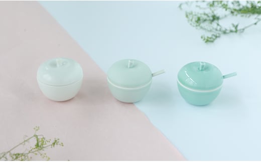 【すきな味、すきな小物を、入れる】有田焼 3つのりんご【日用品店bowl】器 うつわ 薬味入れ 調味料入れ 小物入れ ポット スパイスポット シュガーポット 3個 セット リンゴ りんご かわいい A30-844