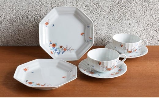 有田焼 色絵花鳥紋 ペア紅茶碗皿・ケーキ皿【深川製磁】食器 器 うつわ 皿 デザート皿 プレート メインプレート ティーカップ カップ＆ソーサー 食器セット 縁起物 贈り物 ギフト A170-24