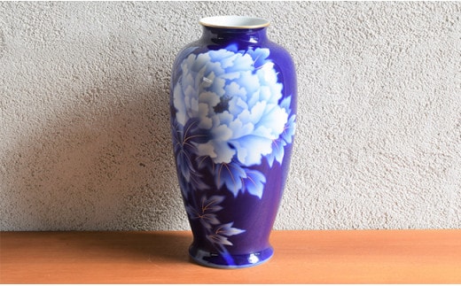 深川製磁 【有田焼】ルリ牡丹 細長１４号花生 A150-48