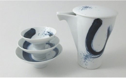 有田焼 龍門 酒器セット【ヤマト陶磁器】酒器 器 うつわ 磁器 陶磁器 染付 徳利 ぐい呑み カジュアルな酒器 三つ組の盃 冷酒 熱燗 おもてなし 来客用 お正月 電子レンジ可 40000円 4万円 A40-371
