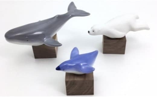 有田焼 海の生き物(1) シロクマ・クジラ・ペンギン 木台付 マルコウ陶苑 A14-150