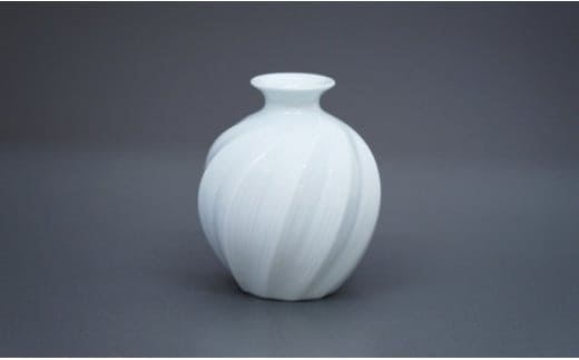 中仙窯 白磁面取線彫花器 （中尾純作） A70-110