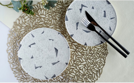 グレー角紋白泡雲銀 フラットプレート 2枚セット【松尾陶器】食器 器 うつわ 皿 メイン皿 プレート メインプレート ワンプレート セット ペア 泡 シルバー グレー モダン 食洗機対応 A50-310