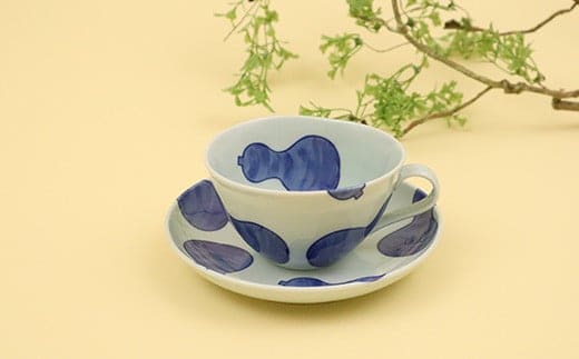 工房 賜光窯 有田焼 六瓢(無病) たっぷりサイズのカップ&ソーサ— A24-111