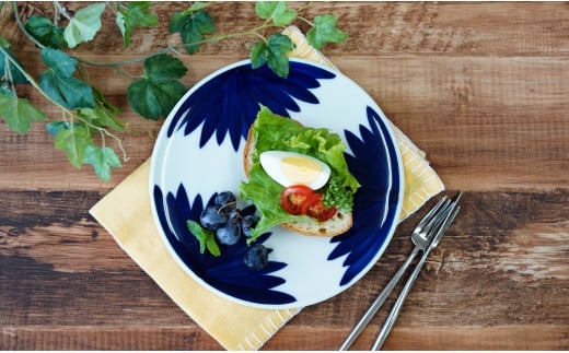 菊の馨 21.5cm丸プレート 有田焼 【伯父山】 器 うつわ 食器 皿 丸皿 A17-5