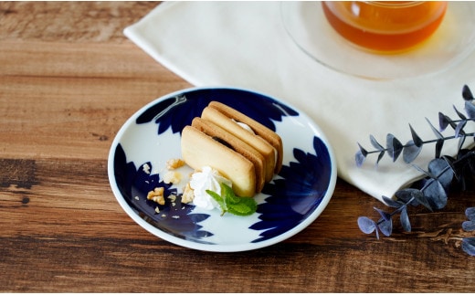 菊の馨 15cm丸プレート 有田焼 【伯父山】 器 うつわ 食器 皿 丸皿 ワンプレート マルチプレート パスタ皿 カレー皿 A12-172