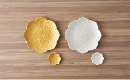 有田焼 flower plate 桔梗/金銀彩（銘々皿・豆皿 計4ヶセット）深海三龍堂 和食器 食器 うつわ 器 おしゃれ プレート4枚セット プレート お皿 プレート 取り皿 ケーキ皿 パン皿 金 銀 白 ハレの器 豆皿 小皿 30000円 3万円 A30-700