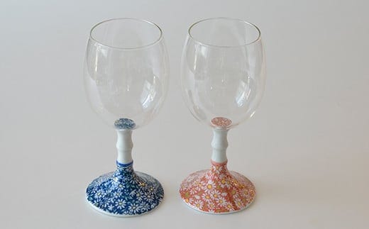 有田焼 ペアワイングラス 赤小菊 / 青小菊【東洋セラミックス】食器 グラス ワイングラス ペア セット 菊 レッド ブルー 華やか ギフト A18-157