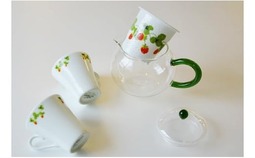 有田焼 おしゃれポット & 手付ミニカップ 2個【東洋セラミックスオリジナル】食器 ティーセット ティーポット カップ マグカップ いちご かわいい A22-1