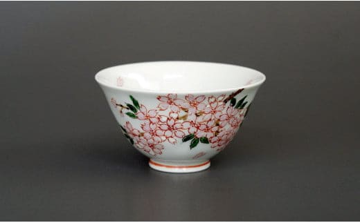 有田焼 中山陶和堂×宮崎一樹コラボ「桜花爛漫」ご飯茶碗【中山陶和堂】食器 うつわ 器 磁器 陶磁器 皿 茶碗 お茶碗 飯碗 花 桜 さくら 手描き 華やか 小ぶり ギフト bv022