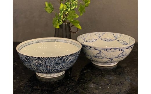 有田焼 染付花弁紋 / 蛸唐草 平麺鉢 2個セット【丸兄商社】そうた窯 食器 器 うつわ 麺鉢 丼 丼ぶり 2個 セット ペア 手描き 染付 ブルー 電子レンジ対応 A40-400