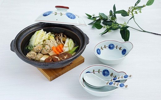 有田焼 染錦丸紋つなぎ 8号土鍋セット にっこり2人用【金照堂】食器 器 うつわ 鍋セット 土鍋 鍋 とんすい 取皿 取鉢 レンゲ れんげ セット ペア かわいい 直火専用 A120-45