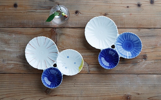 有田焼 伝平窯 花型三種皿 (大) 2枚セット【ヤマト陶磁器】食器 器 うつわ 磁器 陶磁器 皿 プレート 取皿 小皿 豆皿 2枚 セット ペア 花 ブルー ホワイト 35000円 3.5万円 A35-613