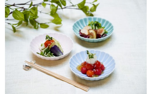 有田焼 深川製磁 釉遊彩 菊花小付3枚入 (Pale） 皿 食器 A24-55