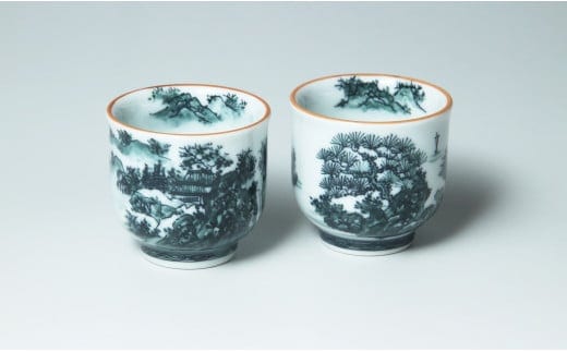 有田焼 手描き 黒山水絵 ぐい呑み 絵変り 2個セット【起山窯】食器 器 うつわ 酒器 ぐい呑み おちょこ セット ペア 電子レンジ対応 A30-643