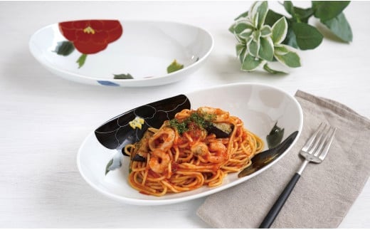 有田焼 泰山 赤牡丹・黒牡丹 楕円カレー皿2枚セット A40-219