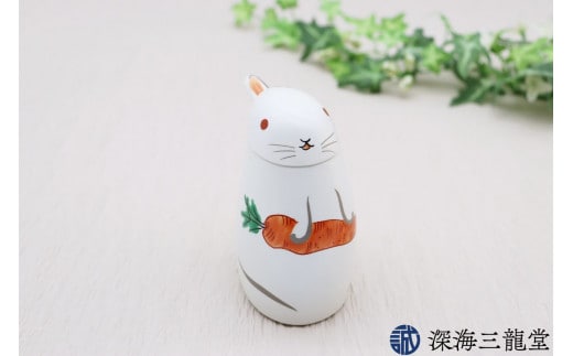 有田焼 心地よい注ぎ、液だれしにくい優秀な醤油さし / うさぎ 深海三龍堂 ay070