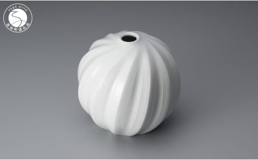 中仙窯 有田焼 白磁面取線彫壺（中尾純作） A220-11