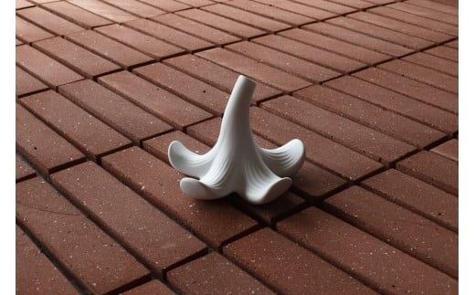 1616/ S&B Bloom Flower Vase White 有田焼 花瓶 一輪挿し フラワーベース ゆりの花 花器 A18-228