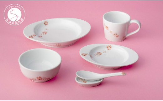 肥前赤絵窯元 鷹巣 お食い初め器揃え 女の子用 百日お祝い 成長と共に長く使える 名入れ 有田焼 A70-137