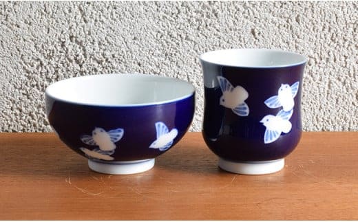 有田焼 ふくら雀 飯碗・湯呑セット【深川製磁】食器 器 うつわ 皿 ごはん茶碗 茶わん ちゃわん 湯呑み カップ 青 染付 鳥 縁起物 ギフト 食洗機対応 A80-59