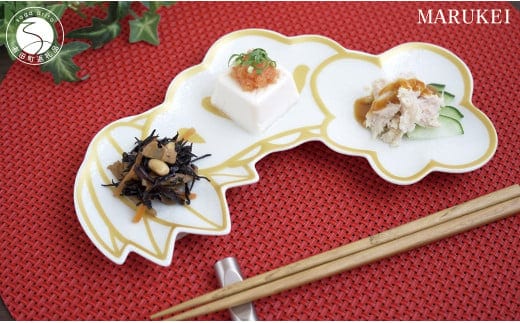 有田焼 錦金銀叩き 松竹梅形 前菜皿 2枚セット【丸兄商社】食器 器 うつわ 皿 前菜皿 松竹梅 縁起物 お正月ハレの日 お祝い 金彩 ホワイト ゴールド 35000円 3.5万円 A35-658