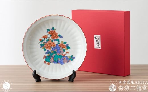 錦色絵岩牡丹9寸皿 / 深海三龍堂 有田焼 陶磁器 和食器 赤絵 盛皿 菓子鉢 飾り皿 柿右衛門様式 柿右衛門風 赤 ぼたん 花 ギフト A24-87