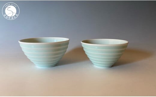 中仙窯 有田焼 青白磁飯碗セット （大・小） 中尾純作 作家 作家物 茶碗 飯碗 夫婦茶碗 ちゃわん 器 食器 伝統工芸 青 青磁 和食 日本食 35000円 3.5万円 A35-400