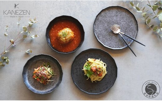 金善製陶所 21cm プレート・18cm ボウル 黒陶・黒サビ絞りマット 4枚 セット 有田焼 食器 器 うつわ プレート A50-242