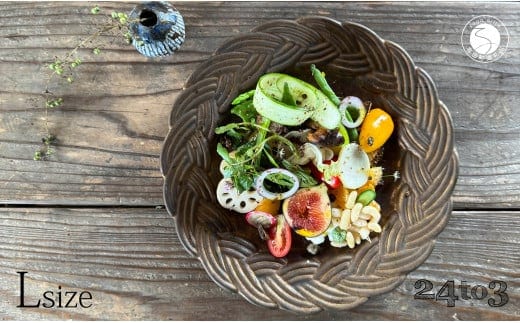 有田焼 amiプレート金泥 Lサイズ【24to3 西富陶磁器】和食器 食器 器 うつわ ワンプレート 皿 カレー皿 パスタ皿 盛皿 大皿 手彫り 手作り おしゃれ モダン アンティーク 30000円 3万円 A30-762