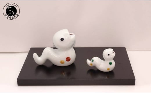 有田焼 干支 巳置物（大小サイズ・木台付）【やきもの工房こすず】干支 へび 巳 お正月 縁起物 A12-208